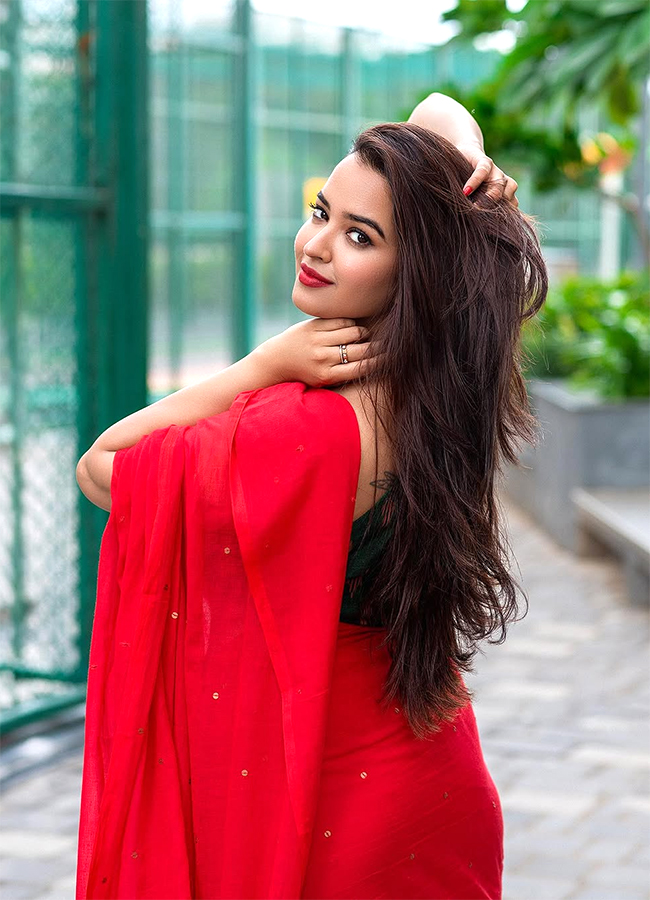 Tollywood Actress Pujita Ponnada Latest Photos15