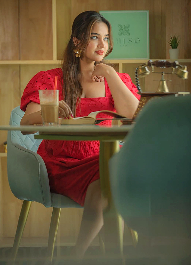 Tollywood Actress Pujita Ponnada Latest Photos3