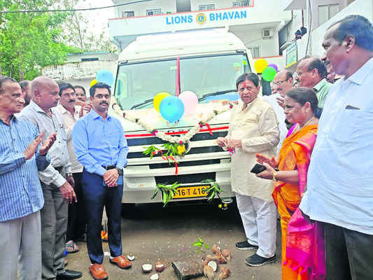 లయన్స్‌ క్లబ్‌ సేవలు అభినందనీయం 1