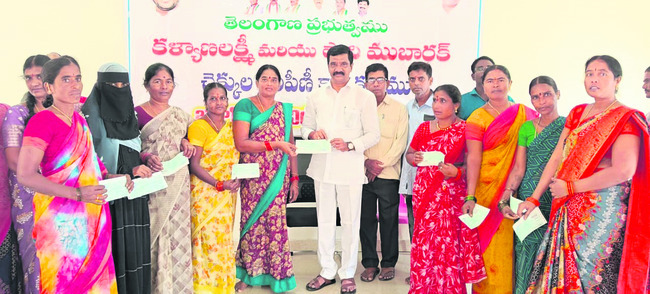 తులం బంగారం ఇచ్చే వరకు కొట్లాడుతా..! 1