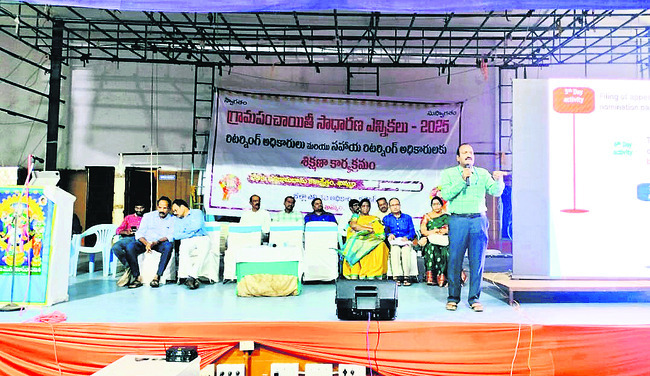 మహాలక్ష్మీదేవి అవతారంలో అమ్మవారు
1