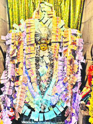 ధనలక్ష్మి అలంకారంలో అమ్మవారు 4