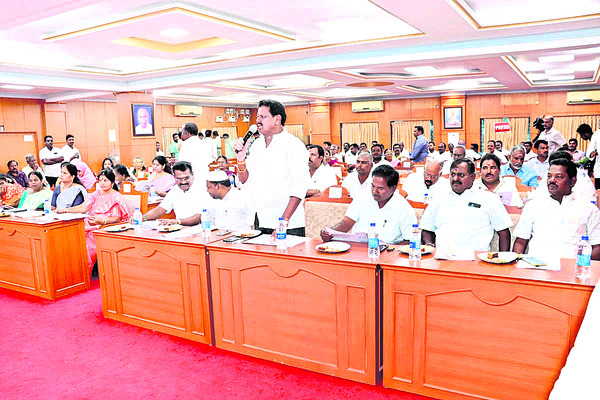 భూగర్భ డ్రైనేజీ పనులు వేగవంతం 1