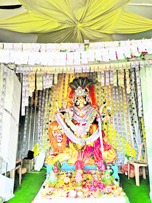 మహాలక్ష్మి అలంకరణలో దుర్గాదేవి1