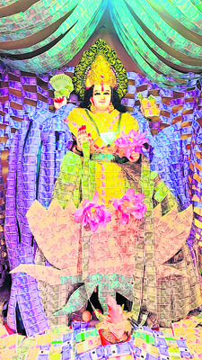 మహాలక్ష్మి అలంకరణలో దుర్గాదేవి2