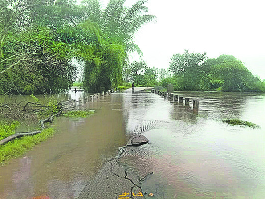 కుండపోత వర్షం 
1
