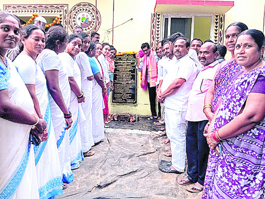 సద్దుల బతుకమ్మకు ఏర్పాట్లు చేయాలి 
1