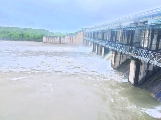 ప్రాజెక్టుల వద్ద జలసవ్వడి 1