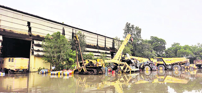 ఓసీపీ–2ను ముంచెత్తిన వరద1