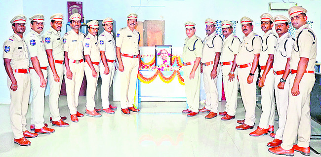 ఐలమ్మ ఆశయాలను కొనసాగించాలి1