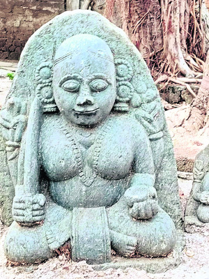 సాంగ్విలో 18వ శతాబ్దపు విగ్రహాలు 1