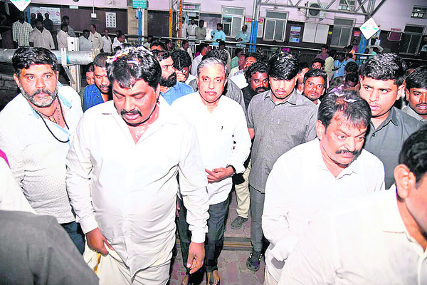 సజ్జల రామకృష్ణారెడ్డికి ఘన స్వాగతం1