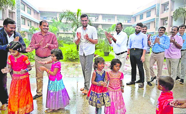కలెక్టరేట్‌లో ఘనంగా బతుకమ్మ 1