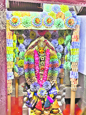 ధనలక్ష్మి అలంకారంలో అమ్మవారు 1