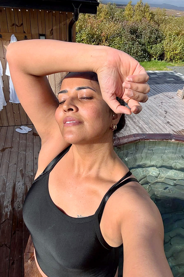 Actress Anasuya Hottest Photo shoot IN Bikini Pictures16