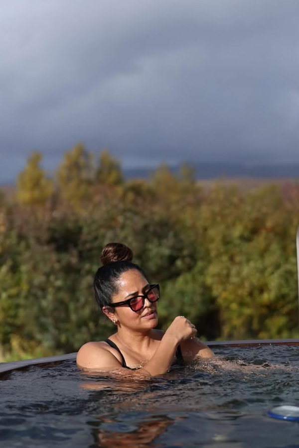 Actress Anasuya Hottest Photo shoot IN Bikini Pictures10