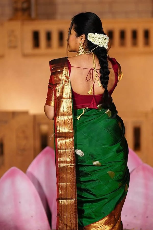 Festive vibes: Stars In beautiful Attire Photos14