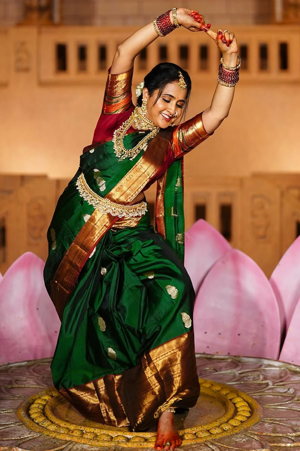 Festive vibes: Stars In beautiful Attire Photos18