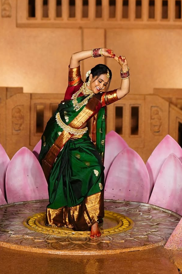 Festive vibes: Stars In beautiful Attire Photos5