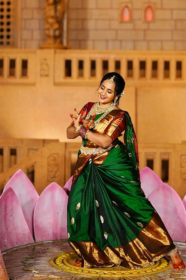 Festive vibes: Stars In beautiful Attire Photos7