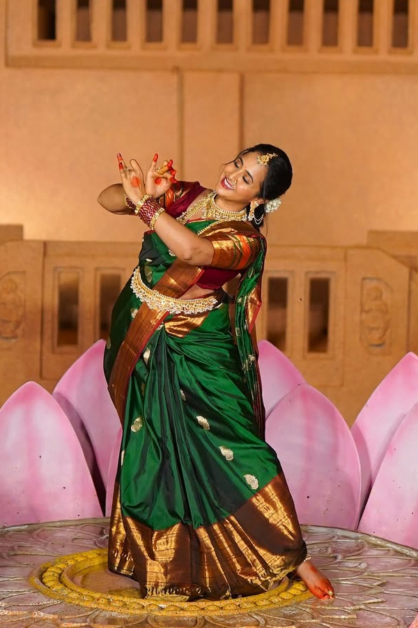 Festive vibes: Stars In beautiful Attire Photos9