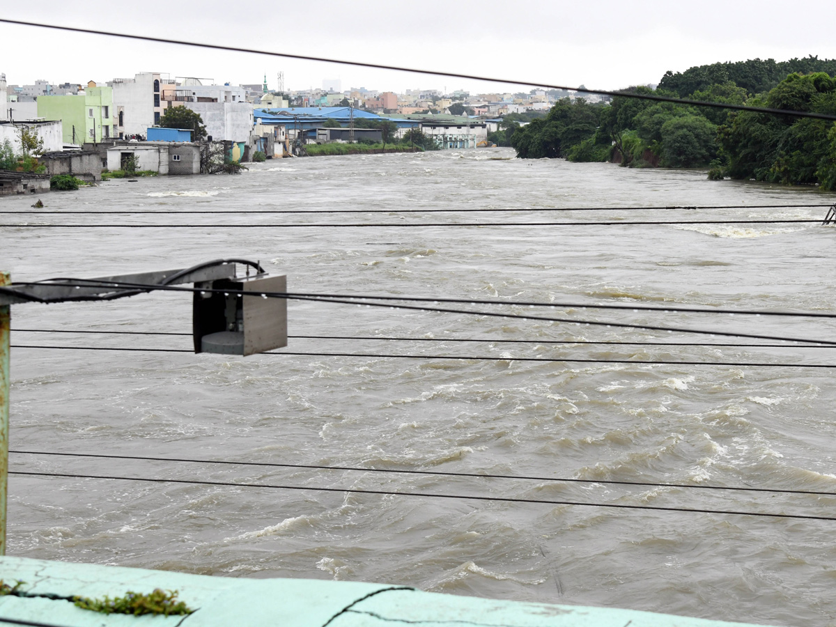 Heavy Flood Water Flow in Musi River due to Rains Photos27