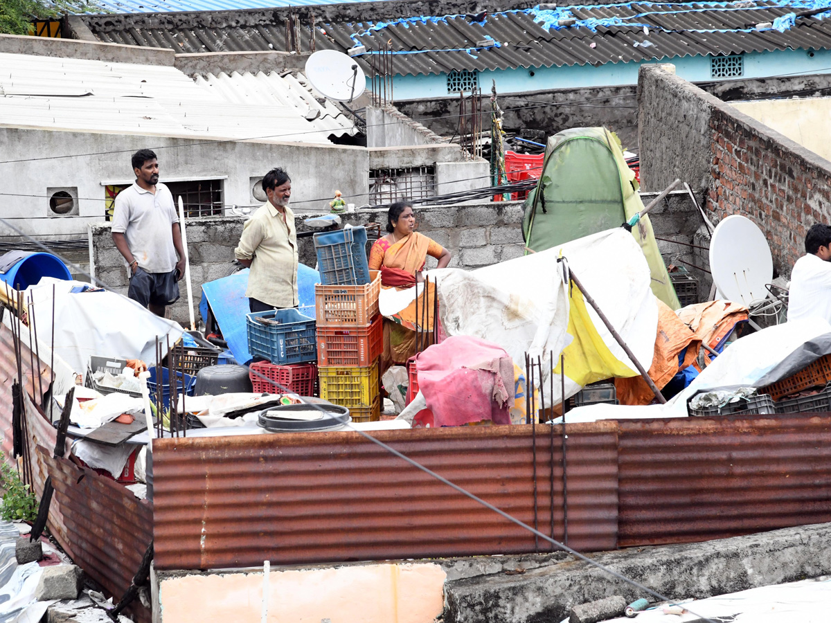 Heavy Flood Water Flow in Musi River due to Rains Photos8