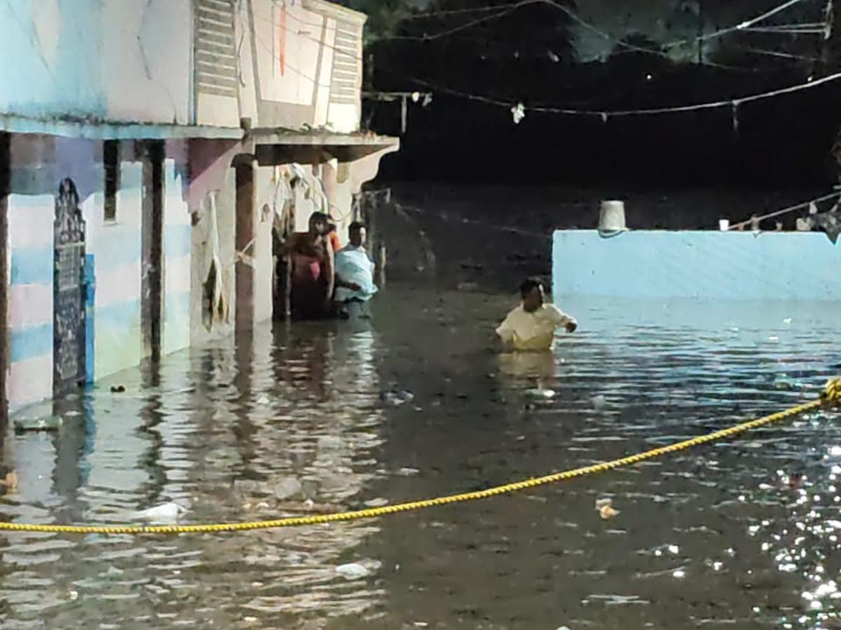 Heavy Flood Water Flows At Musi River In Hyderabad6