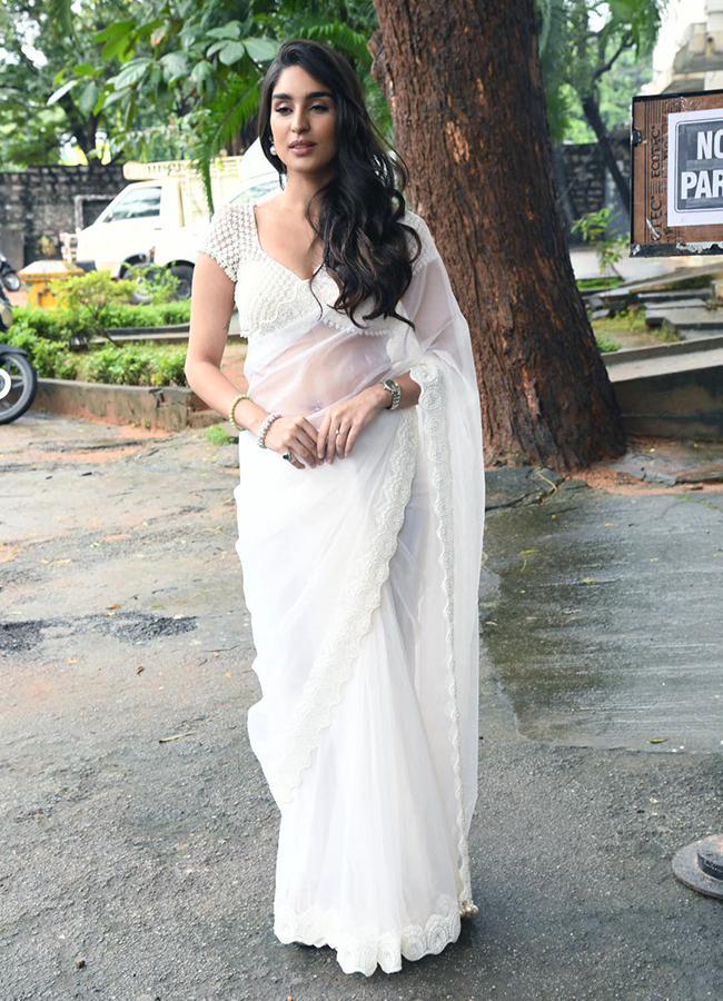 K Ramp Movie Actress Yukti Thareja HD Photos17