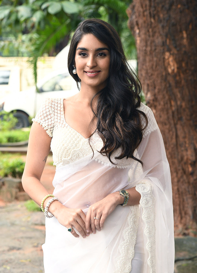 K Ramp Movie Actress Yukti Thareja HD Photos19