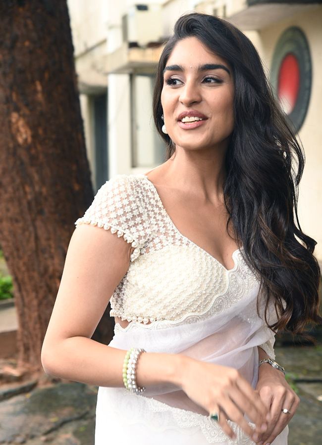 K Ramp Movie Actress Yukti Thareja HD Photos2