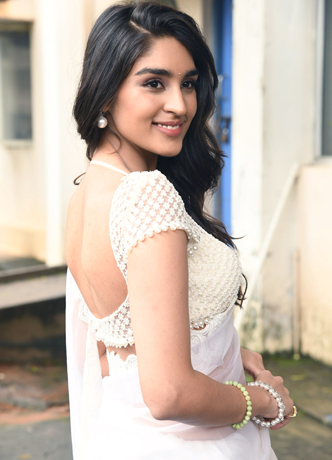 కిరణ్ అబ్బవరం ‘K ర్యాంప్‌’ మూవీ ప్రెస్ మీట్ లో మెరిసిన నటి యుక్తి తరేజా ...