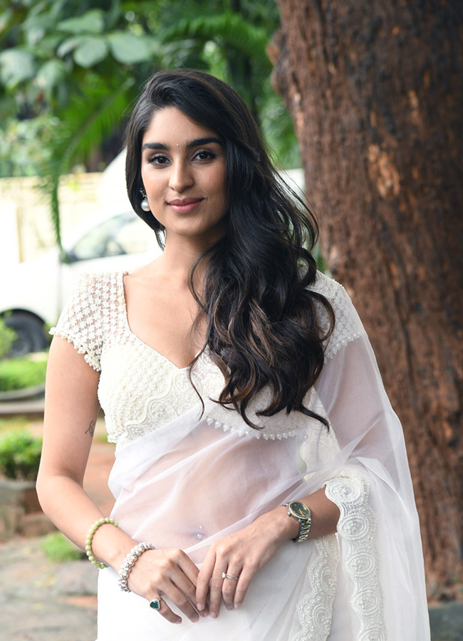 కిరణ్ అబ్బవరం ‘K ర్యాంప్‌’ మూవీ ప్రెస్ మీట్ లో మెరిసిన నటి యుక్తి తరేజా ...