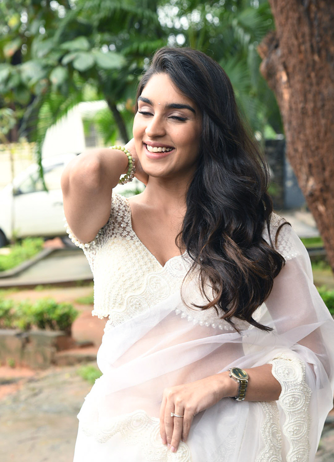 కిరణ్ అబ్బవరం ‘K ర్యాంప్‌’ మూవీ ప్రెస్ మీట్ లో మెరిసిన నటి యుక్తి తరేజా ...