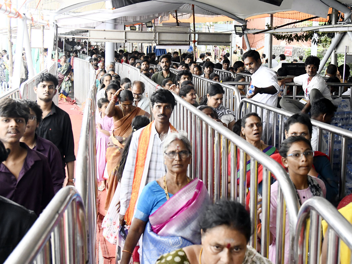 Sri Lalitha Tripura Sundari Devi Alankaram Day 6 In Vijayawada Dasara Navaratri 2025 Photos16