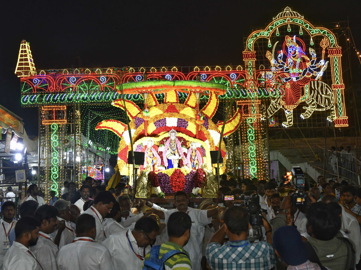 Sri Lalitha Tripura Sundari Devi Alankaram Day 6 In Vijayawada Dasara Navaratri 2025 Photos9