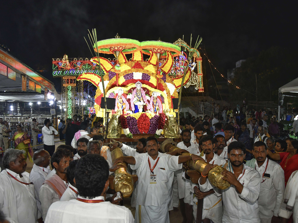Sri Lalitha Tripura Sundari Devi Alankaram Day 6 In Vijayawada Dasara Navaratri 2025 Photos10