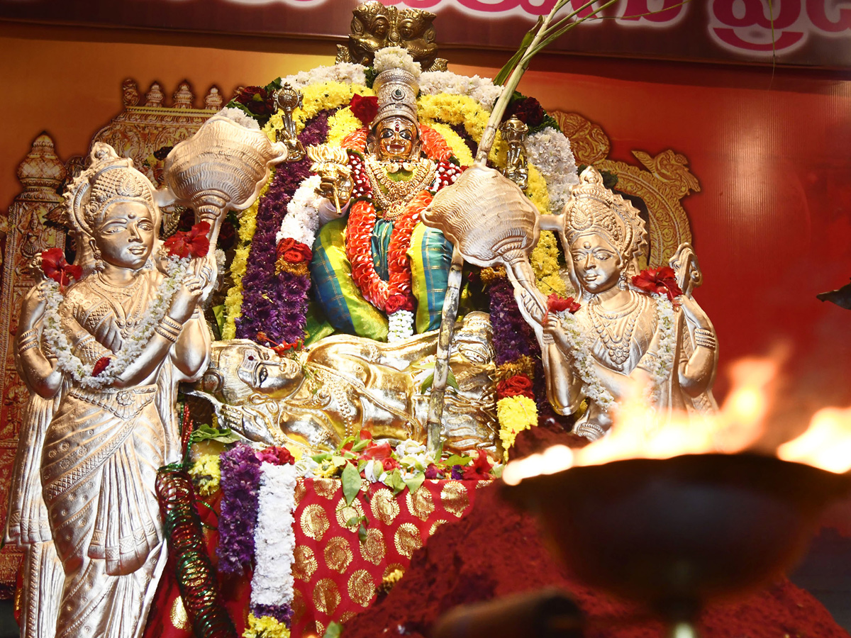 Sri Lalitha Tripura Sundari Devi Alankaram Day 6 In Vijayawada Dasara Navaratri 2025 Photos3