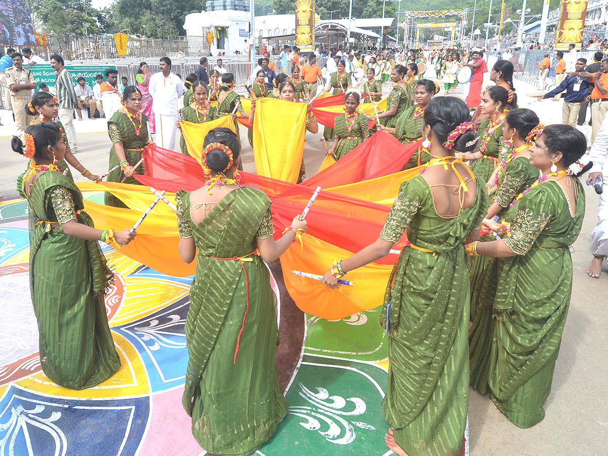 Sri Malayappa in Rajamannar Alankaram on Kalpavriksha Vahanam14