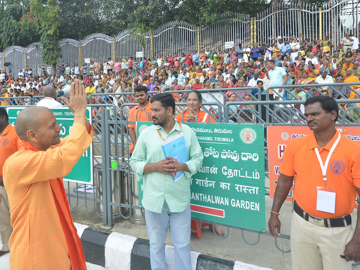Sri Malayappa in Rajamannar Alankaram on Kalpavriksha Vahanam4