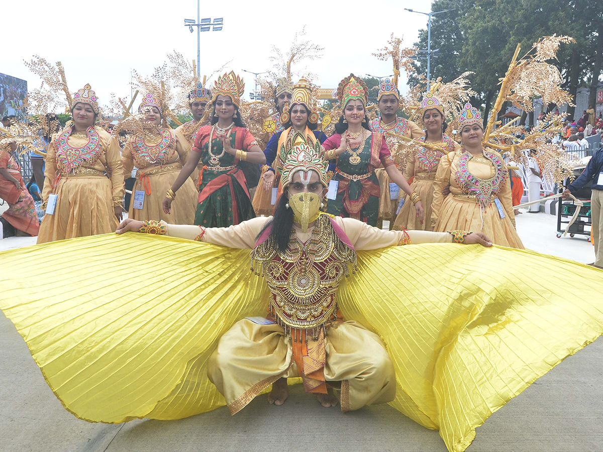 Sri Malayappa in Rajamannar Alankaram on Kalpavriksha Vahanam8