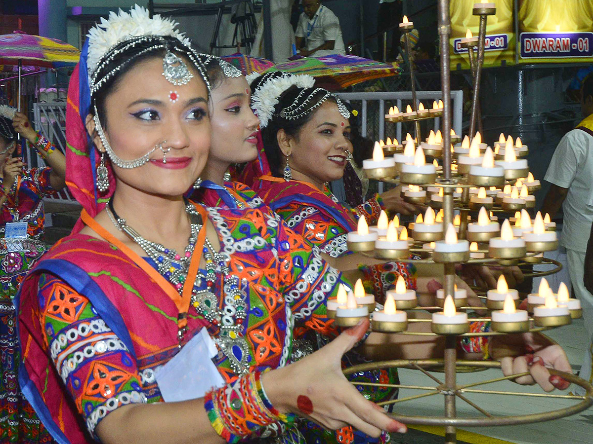 Srivari Brahmotsavam Muthyapu Pandiri Vahanam Photos16