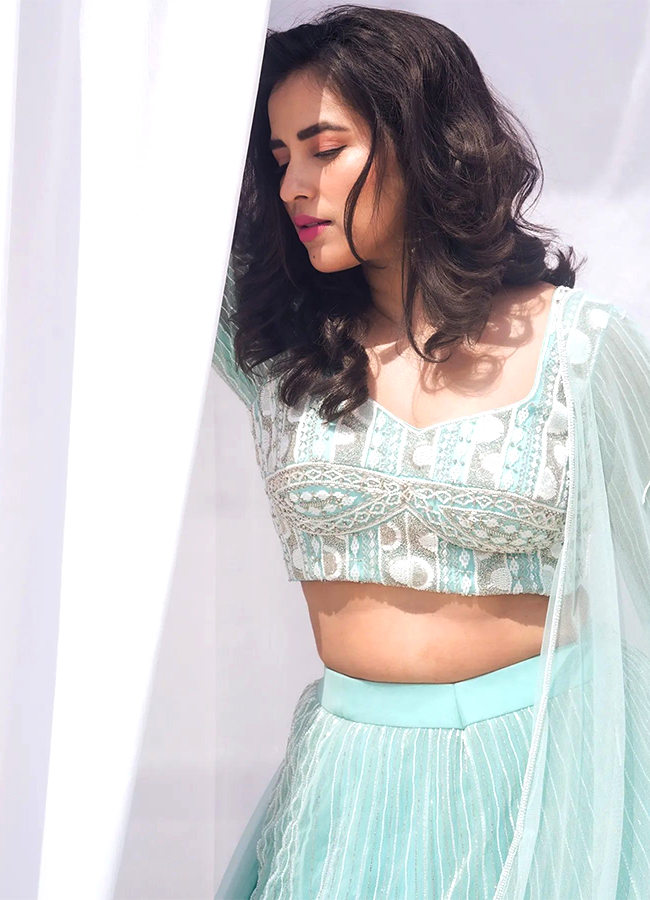 Tollywood Actress Komalee Prasad HD Latest Photos12