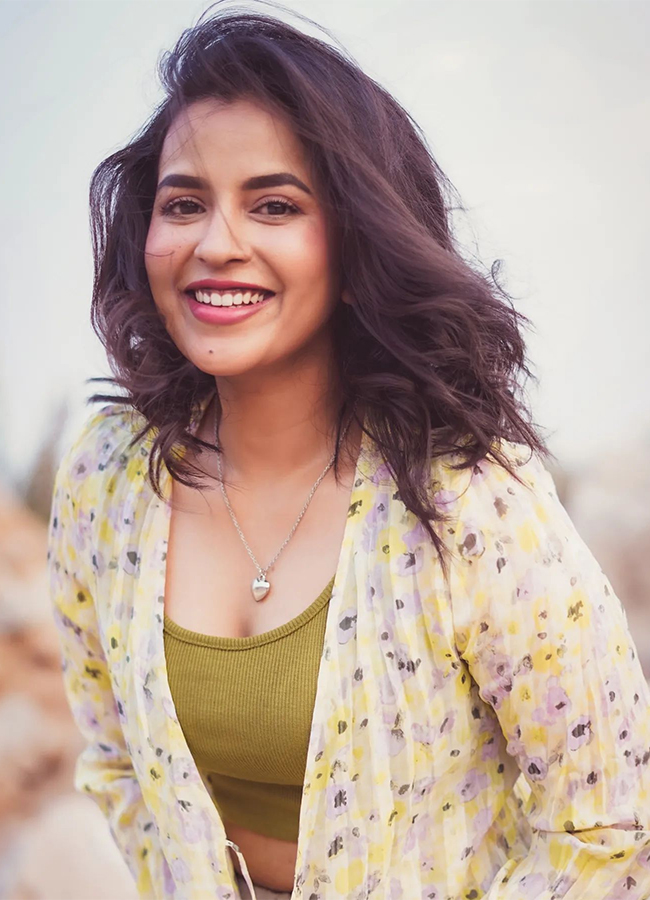 Tollywood Actress Komalee Prasad HD Latest Photos13