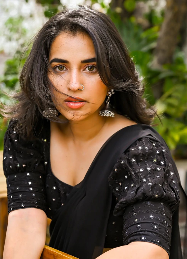Tollywood Actress Komalee Prasad HD Latest Photos14