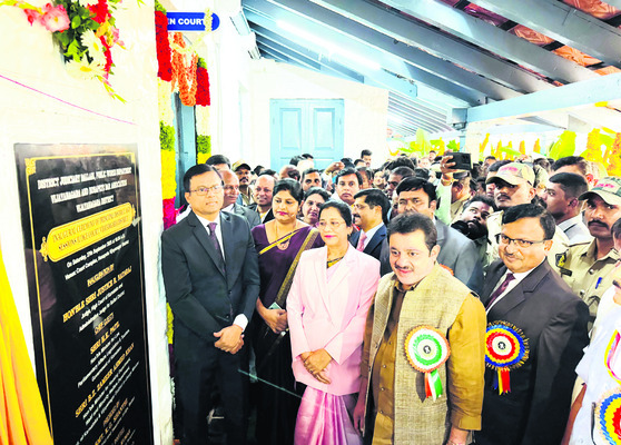 అధికారులు సమర్థంగా పని చేయాలి1