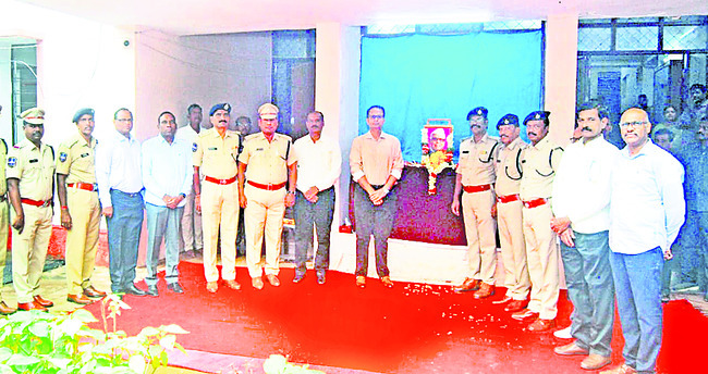 రాష్ట్ర ఏర్పాటే ఊపిరిగా పోరాడిన లక్ష్మణ్ బాపూజీ1