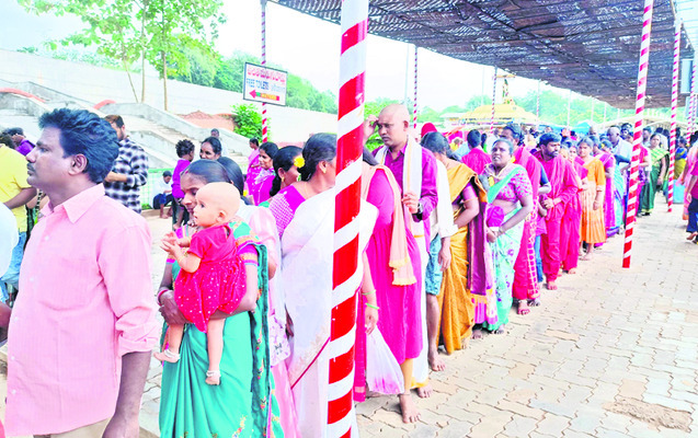 శ్రీవారి క్షేత్రం.. భక్తజన సంద్రం 1