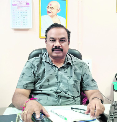 కూలి పనులకు వెళ్తున్నా
2