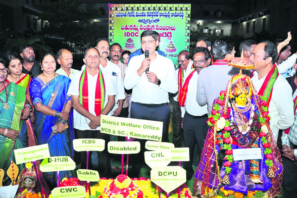 పూలను పూజించే ఏకై క పండుగ బతుకమ్మ 1